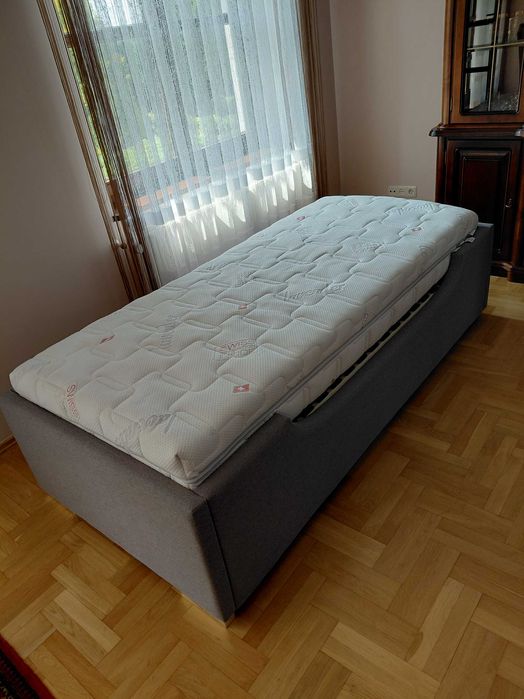 Sprzedam łóżko z materacem