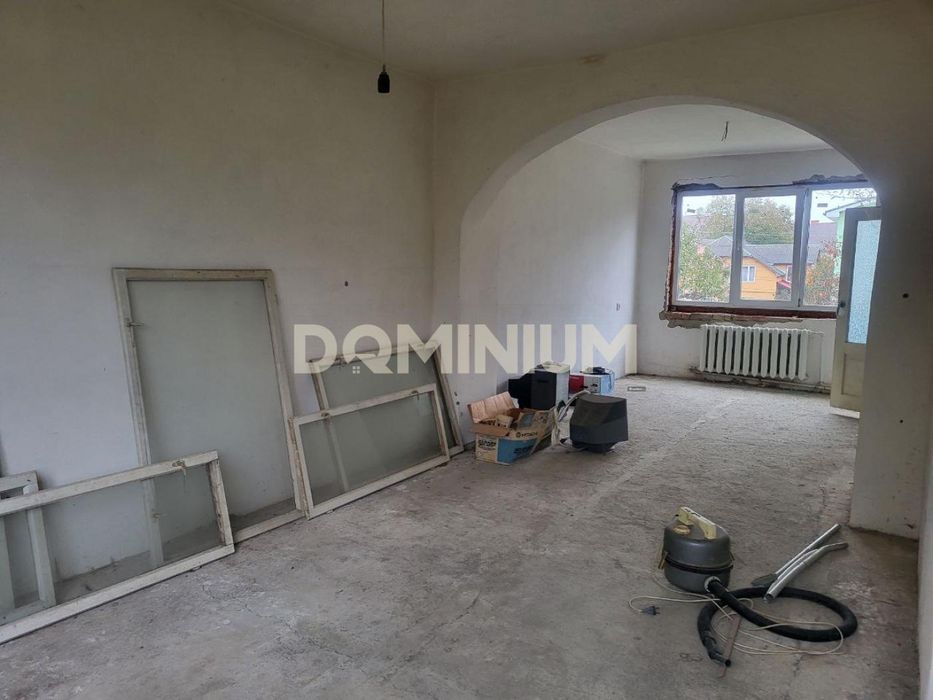 Продається просторий двоповерховий будинок у місті Виноградів