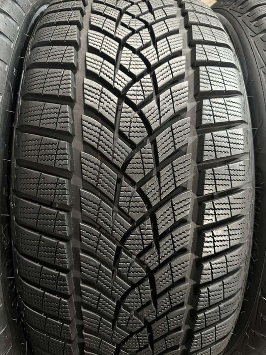 265/45/20+245/45/20 R20 Goodyear Ultra Grip Perfomance 4шт зима