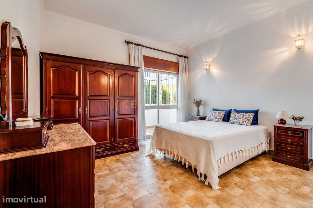 T1 em Montechoro, Albufeira, com 2 varandas fechadas – 70 m²