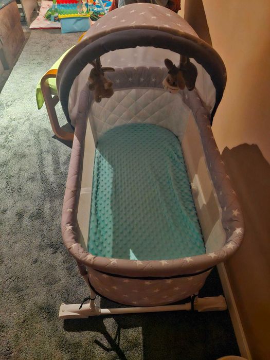 Kołyska dla dziecka.