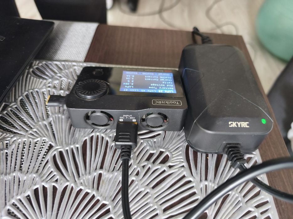 Ładowarka ToolkitRC M8S 1-8S 400W + Zasilacz SkyRC PSA100 100W | Zestaw