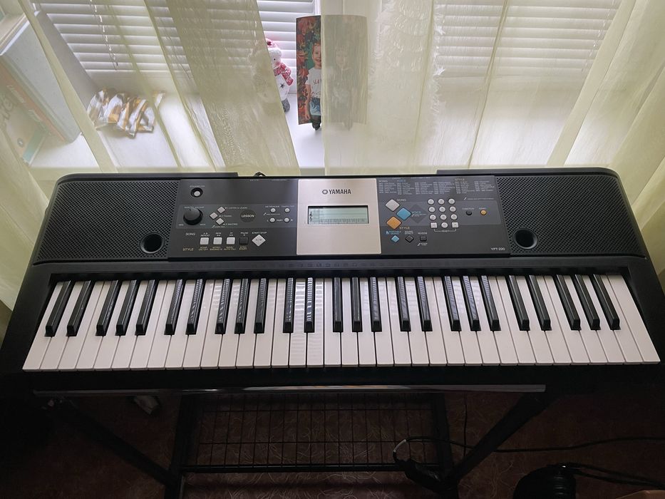 Синтезатор Yamaha YPT-220