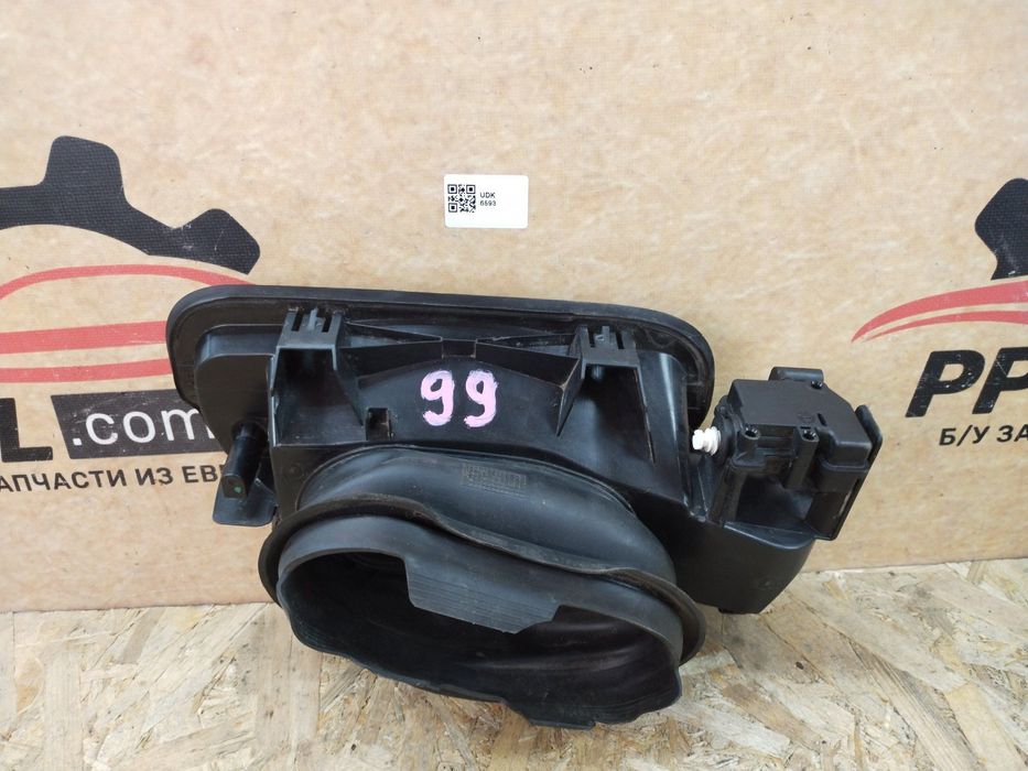 BMW 4 F33 2013-2020 корпус лючка топливного бака бензобака 51177270762