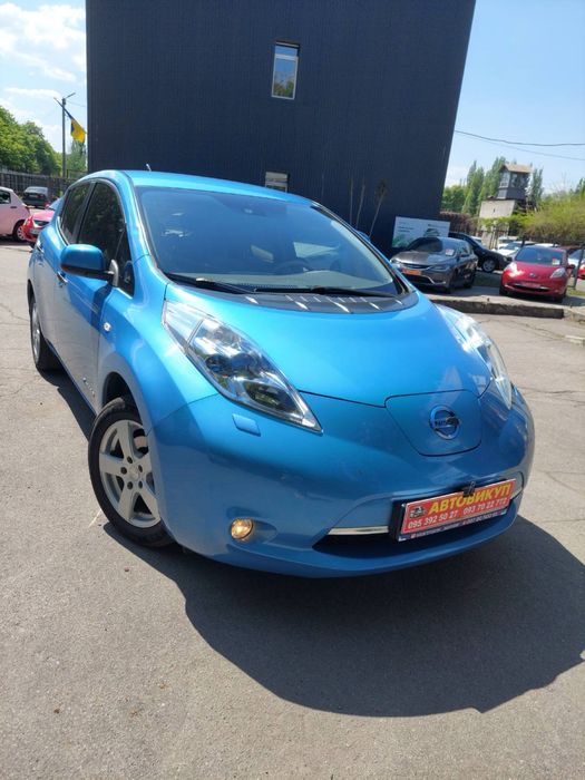 Nissan Leaf 2011 рік