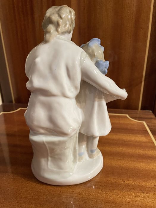 Порцелянова статуетка «Перша буква», Артель Полоне