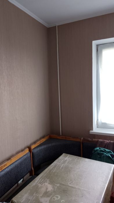 Здається кімната 17 метрів в будинку на Закревського,35  ( без комісії)