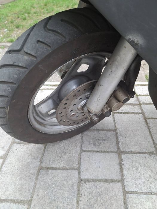 Хонда діо 35 в хорошем состоянии . Заводится со стартера и лапки.