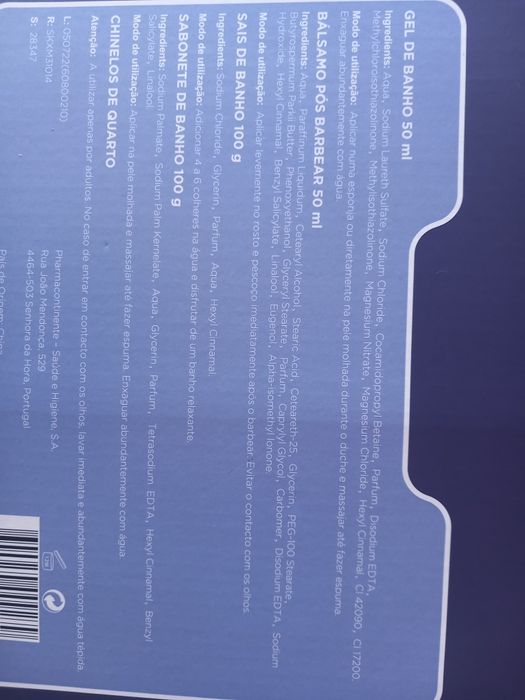 Gel de banho, bálsamo para barbear, sais de banho, sabonete e chinelos