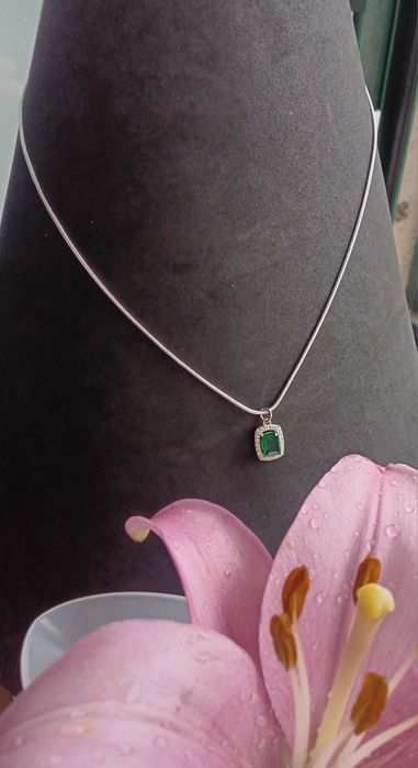 Fio em Prata 925 com Esmeralda certificada