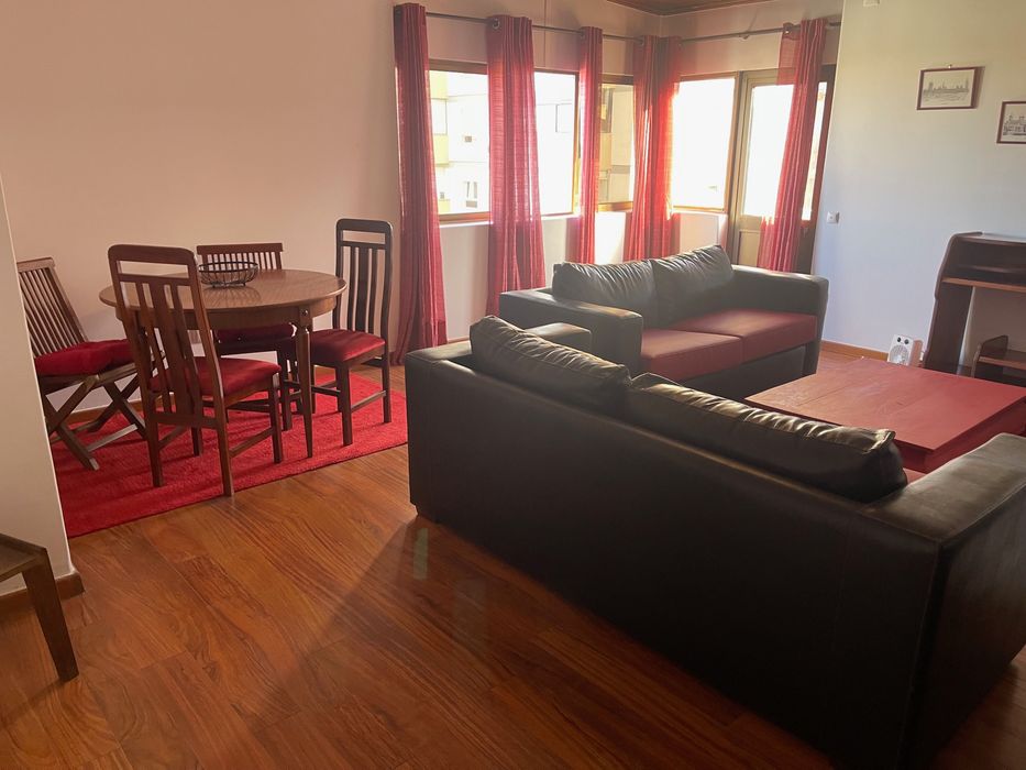 S. Domingos de Benfica - Apartamento T3 mobilado e equipado
