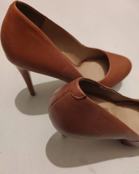 Sapatos de salto alto - castanhos