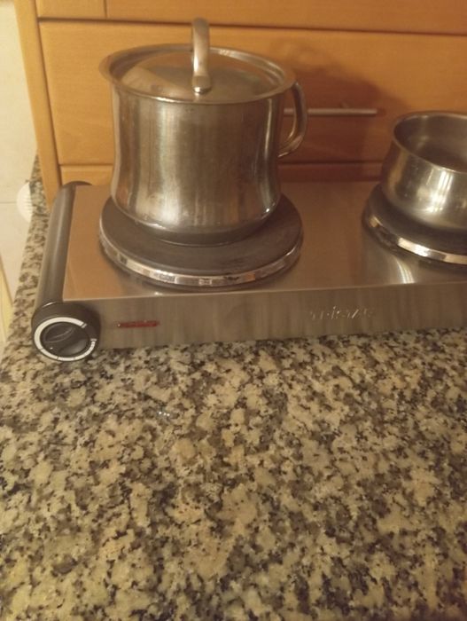 Fogão eletrico placa  portátil fácil de transportar da marca Tristar  medidas 53Cm  em inox com pouco uso