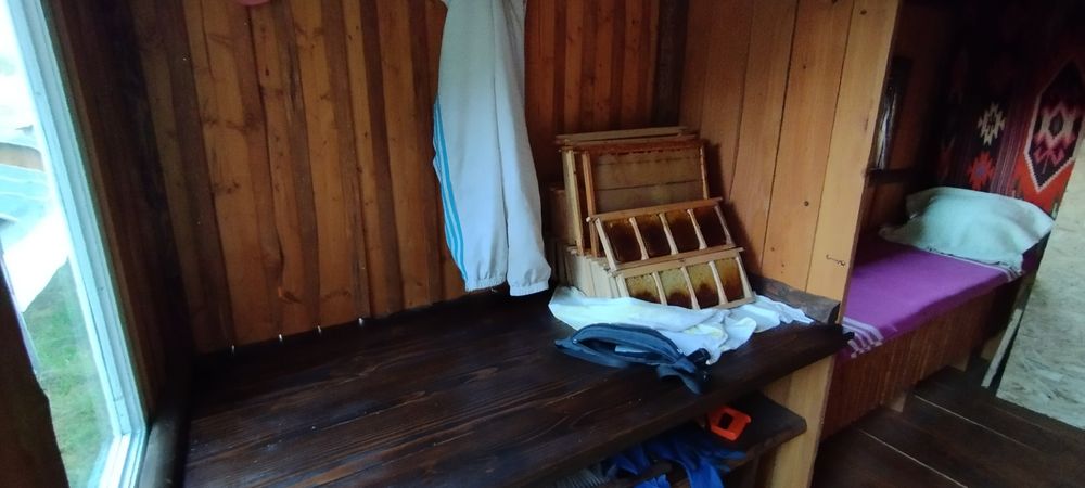 Продам апі хатинку і вулики