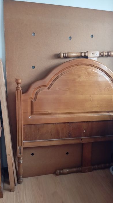 Estrutura de cama + mesinhas de cabeceira