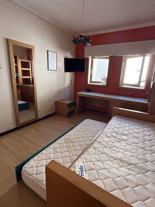 Mobilia de quarto de criança com secretaria