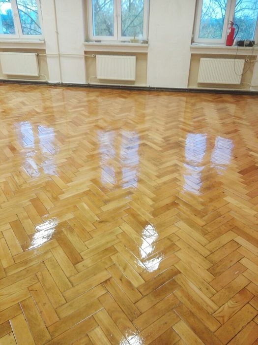 cyklinowanie podlóg  renowacjaa  schody drzwi