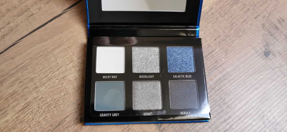 Paleta cieni Douglas Interstellar smokey eyeshadow palette