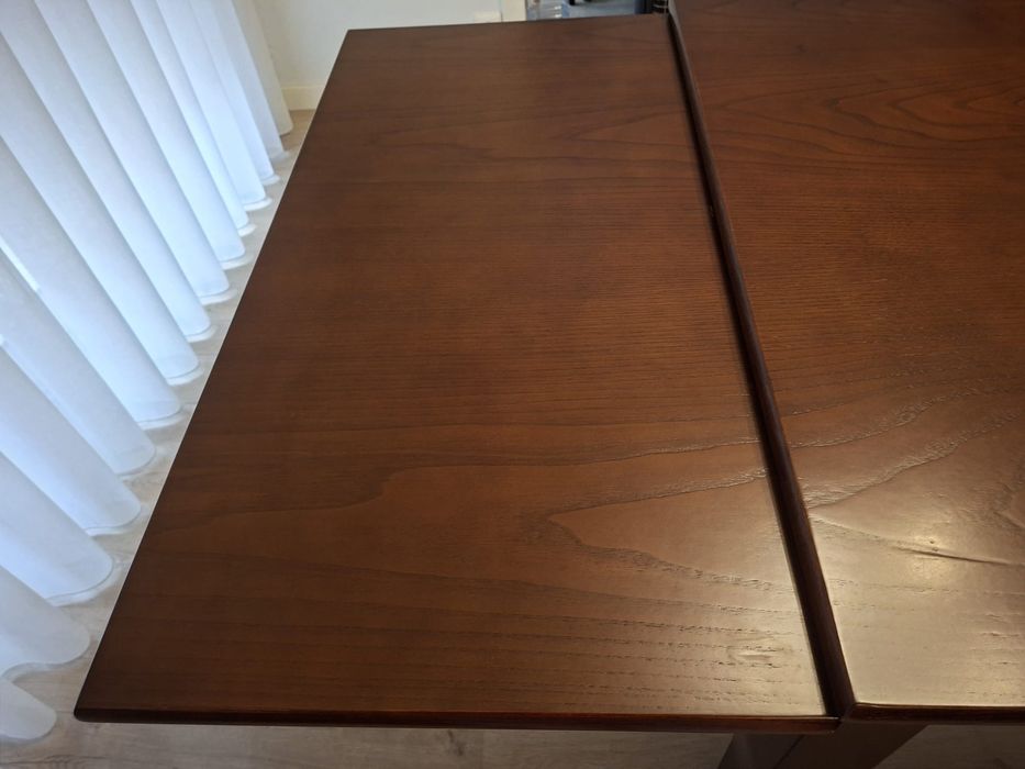 Mesa de sala com aparador