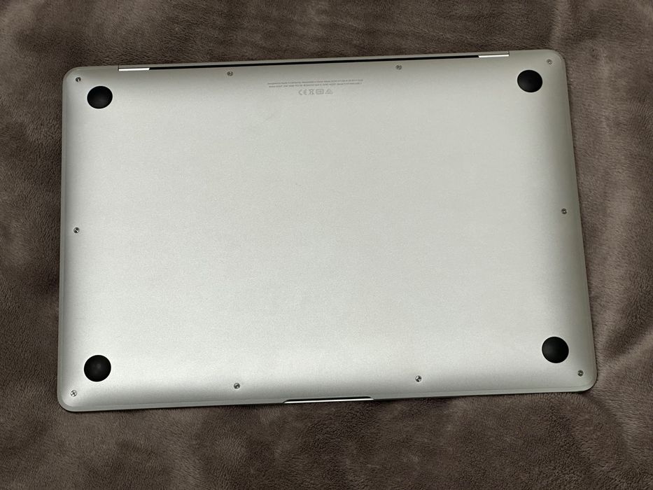 MacBook Air 13 M1 8/256 A2337