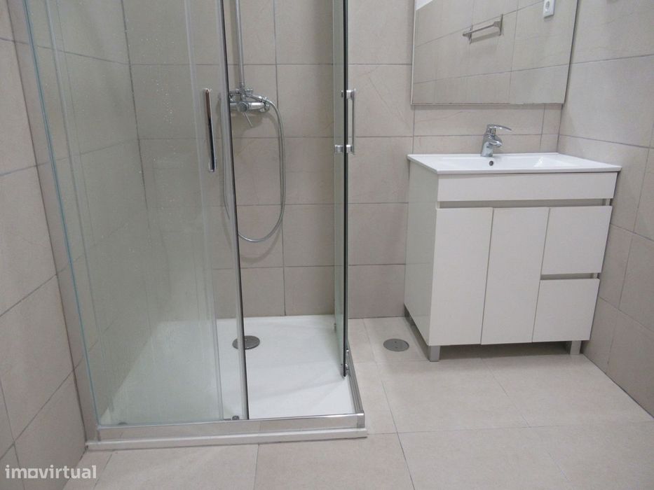 T2 na Avenida 25 de Abril – Cacilhas (105 m2 + Metro à porta)