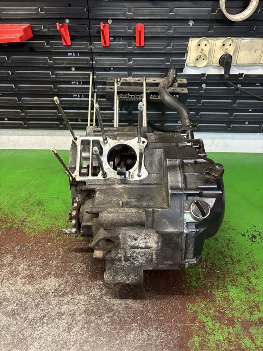 Dół silnika wał kartery skrzynia HONDA VARADERO  125 XL