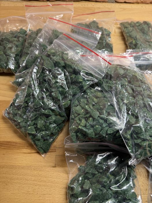 kamienie dekoracyjne do akwarium / lasu w sloiku 6kg