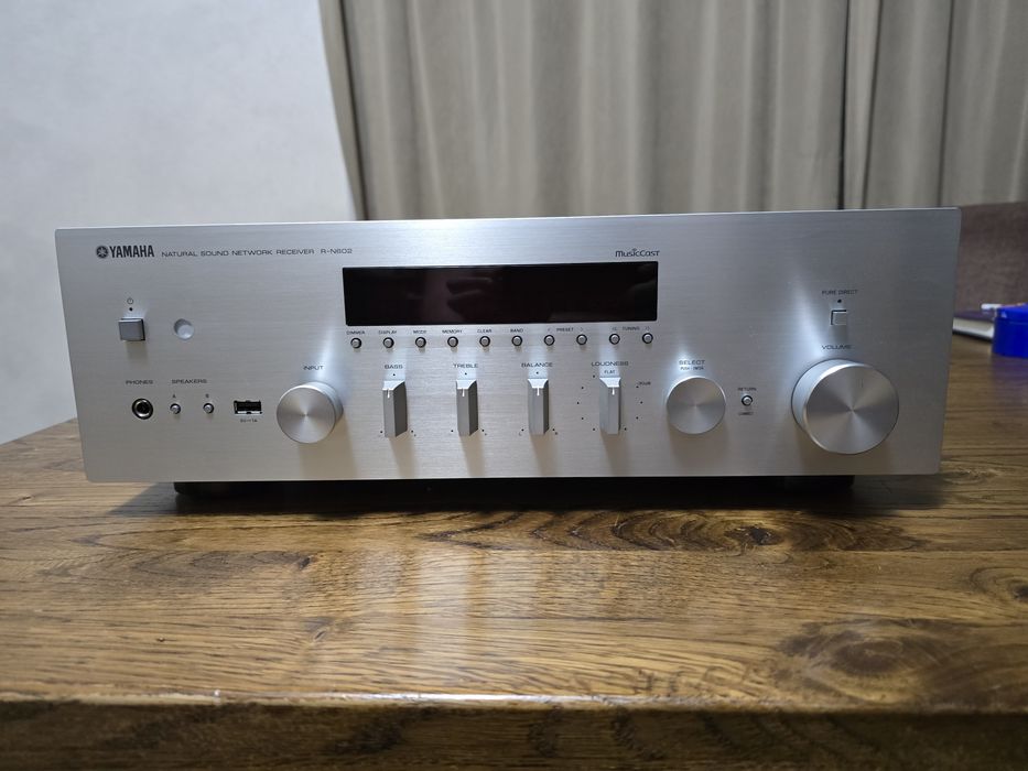 Стерео ресивер Yamaha R-N602 з USB, Wi-Fi і Bluetooth