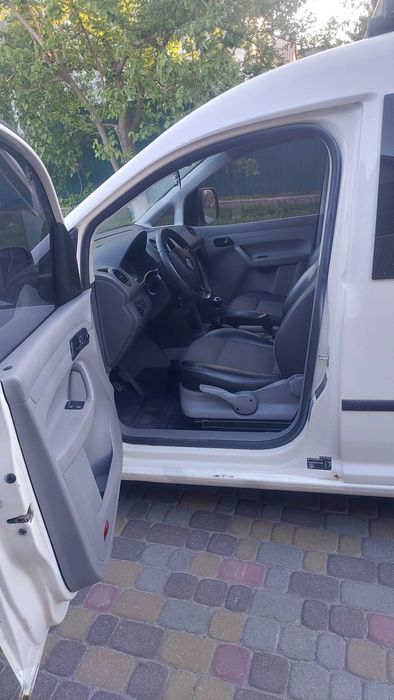 Автомобіль фолцваген кадді