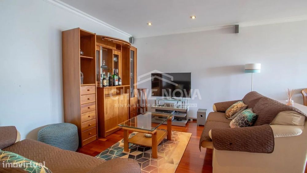 Apartamento T2 com Varanda e Garagem Box