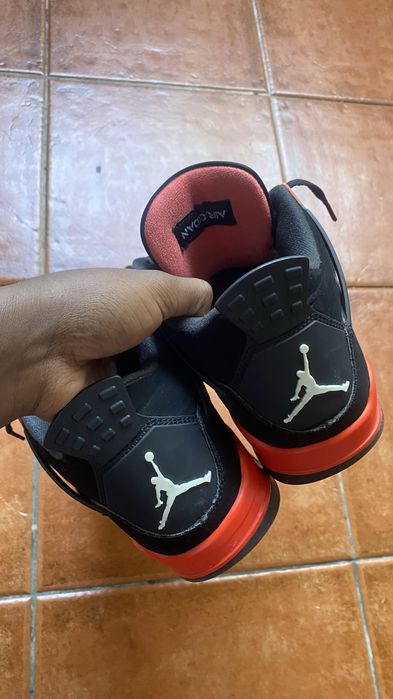 Jordan 4 preto e vermelho nº 38.5
