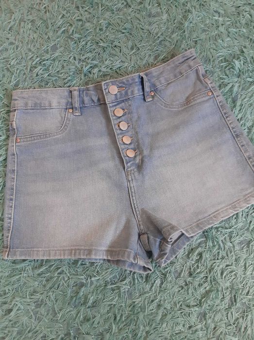 Spodenki z wysokim stanem Cropp