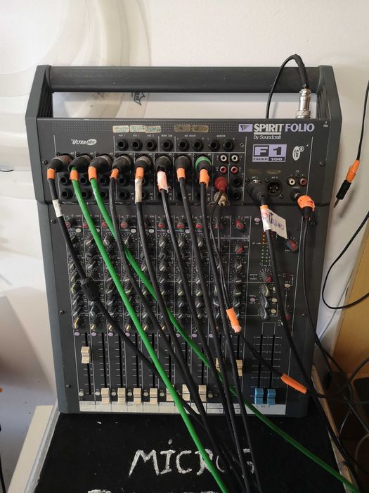 Mesa Mistura Soundcraft Spirit Folio 16  F1 - 100   e Multicabo