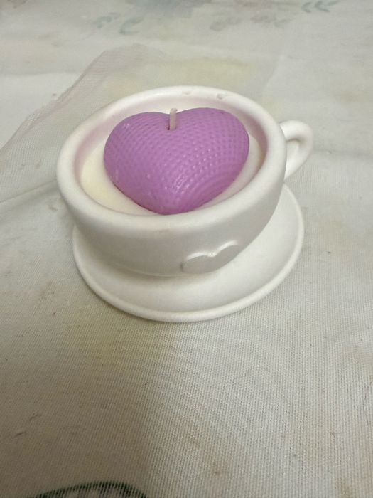 Vela perfumada em chavena de gesso