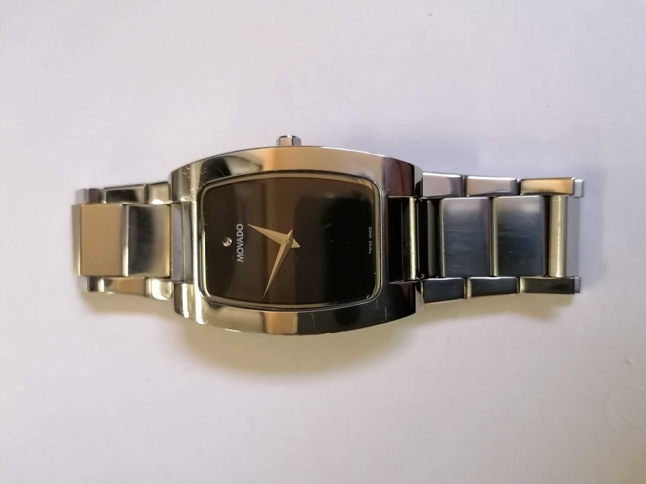 Zegarek męski z napisem MOVADO