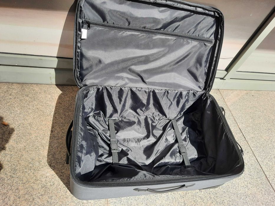 Duża Walizka torba podróżna turystyczna wakacyjna 70x43x23  na kołach