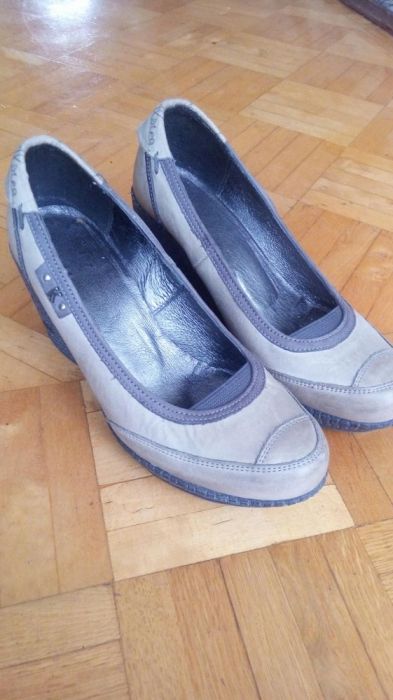 Buty na koturnie