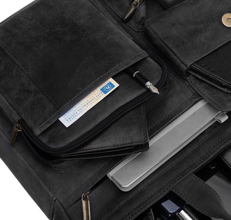 torba na laptopa ze skóry naturalnej z regulowanym paskiem na ramię