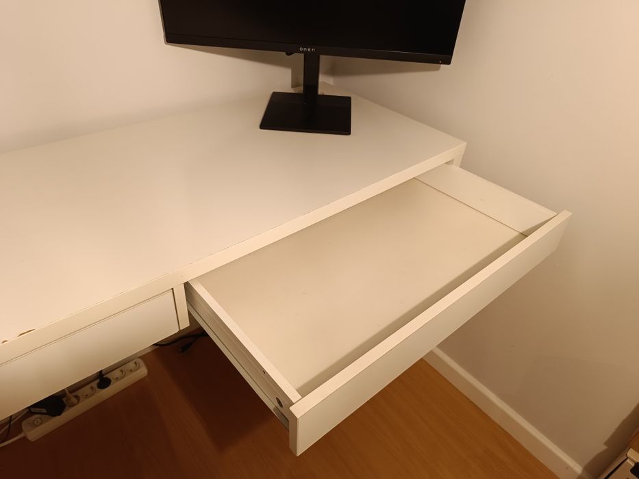 Secretária branca 142x50cm