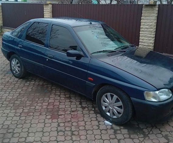 Економне авто Форд 1,6 бензин