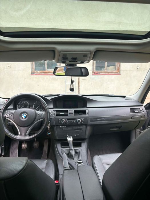 BMW E90 320D 2010r