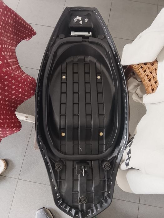 Banco para Yamaha Nmax 125 impecável