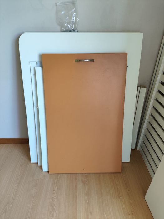 Cama de solteiro com arrumação