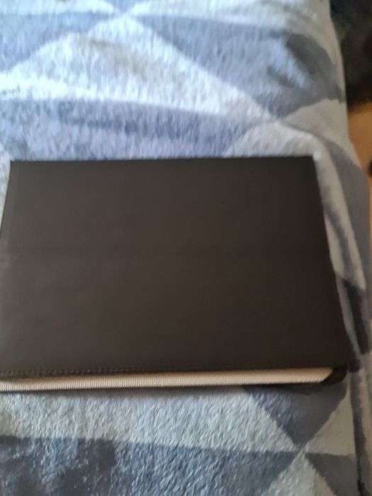 Etui na tablet uniwersalne 9-10.1 cala