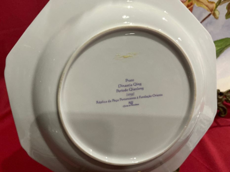 Prato porcelana com 23 cm     Anúncios abaixo