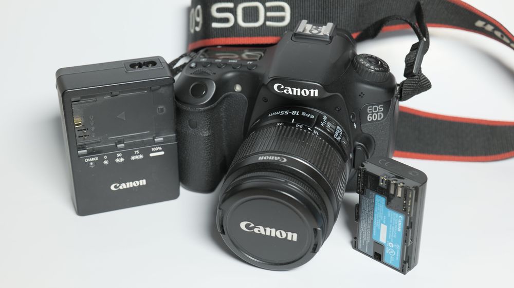 Canon EOS 60D + EF-S 18-55mm | Повний комплект | Коробка