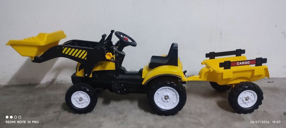 Trator com reboque para criança