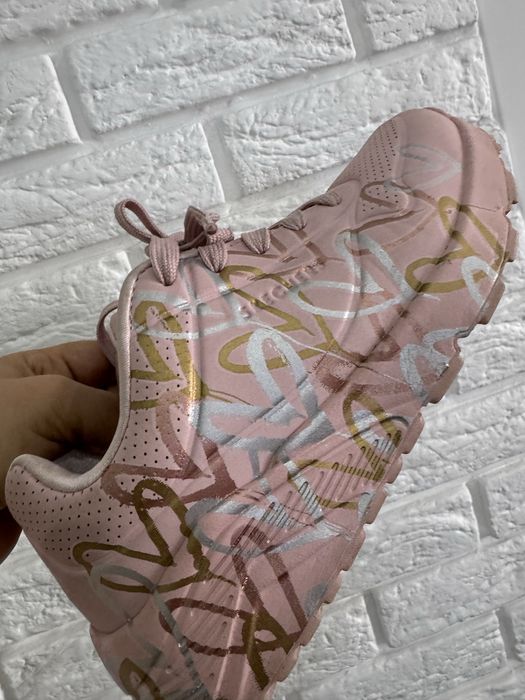 Кроссовки на девочку