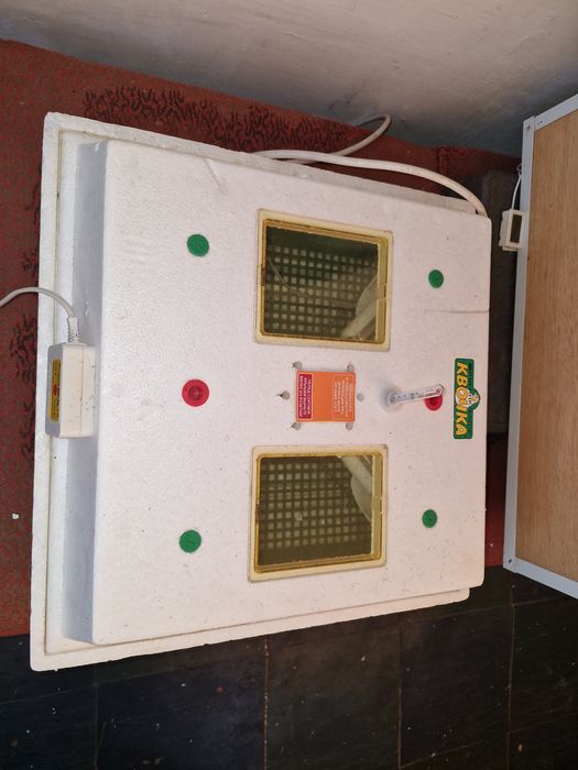 Инкубаторы 4 штуки