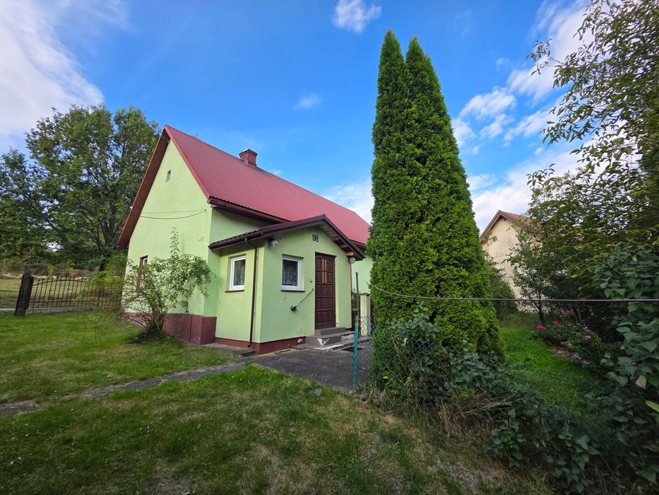 Wolnostojący murowany dom/ działka 66arowa/ płaski teren widok na las